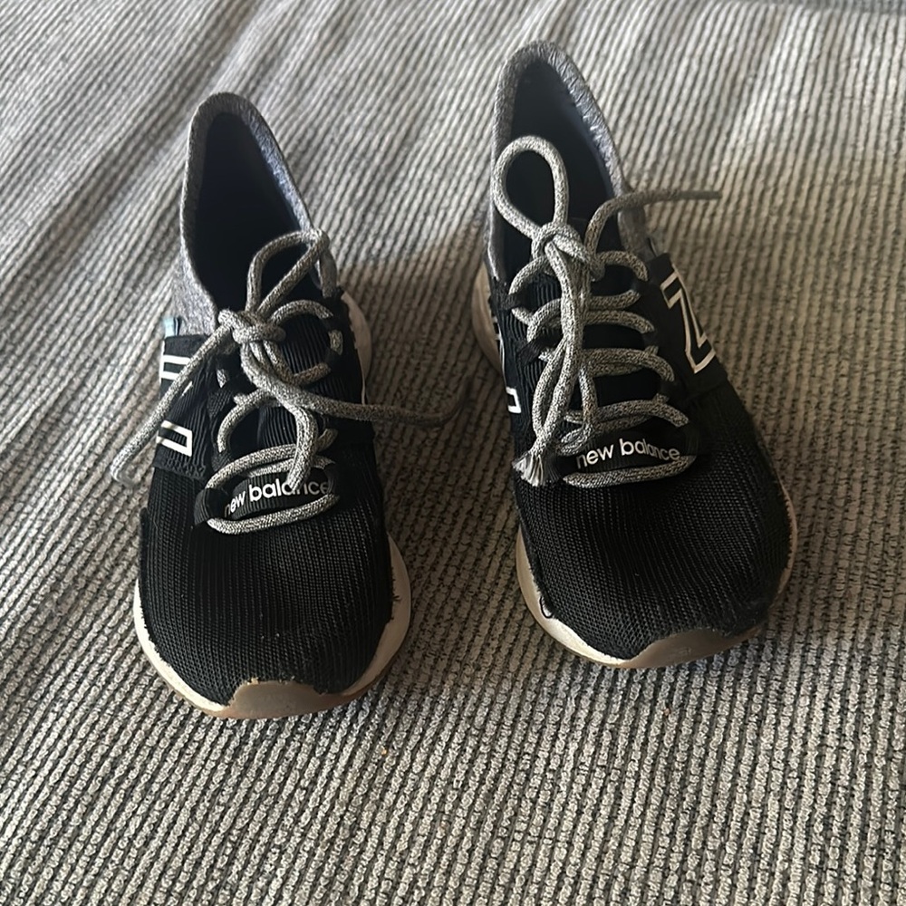 New Balance Black and Gray Sneakers with Breathable Mesh and Streamlined Design